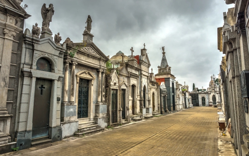Ricoleta cemetery tombs; Photo source: afar.com site. Photographer: Jerman