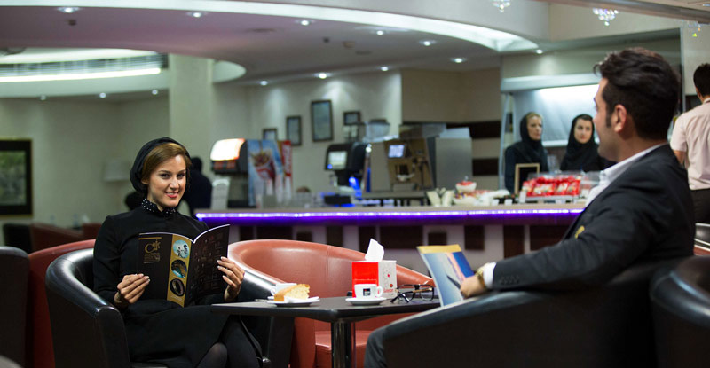 A couple of travelers in the business lounge of Imam Airport; Photo source: Iranian business ceremonies, photographer: unknown