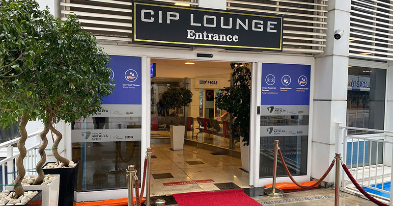 Airport cip lounge erance sign; Photo Source: Calista, Photographer: Unknown