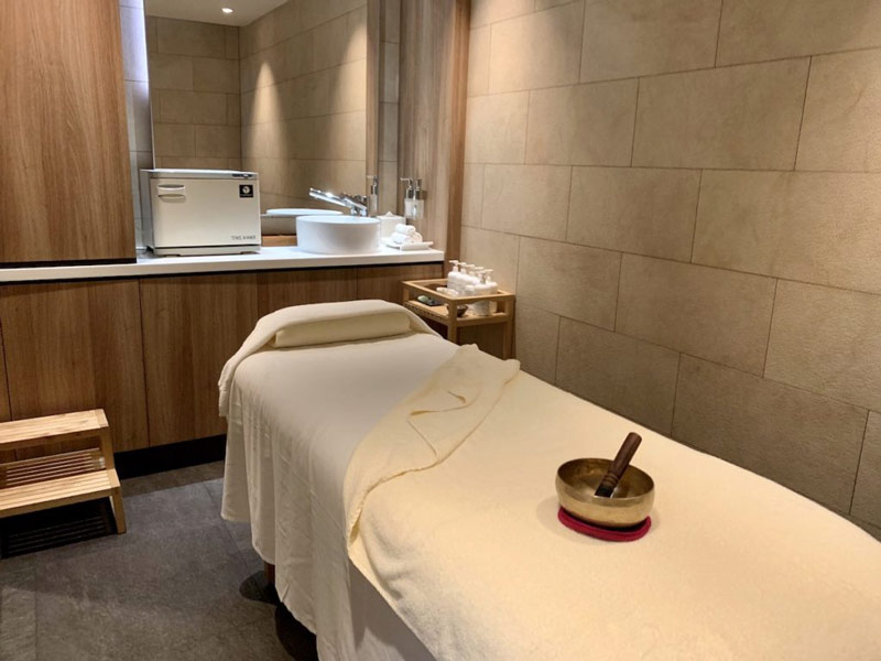 massage bed in the business lounge of Etihad Airways Abu Dhabi; Photo Source: Poichaser, Photographer: Unknown