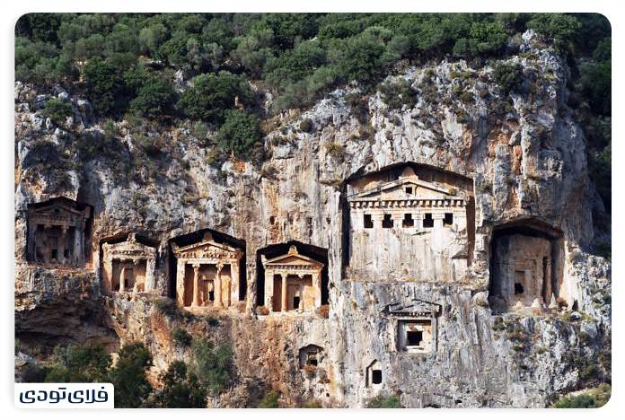 Sarian rock tombs