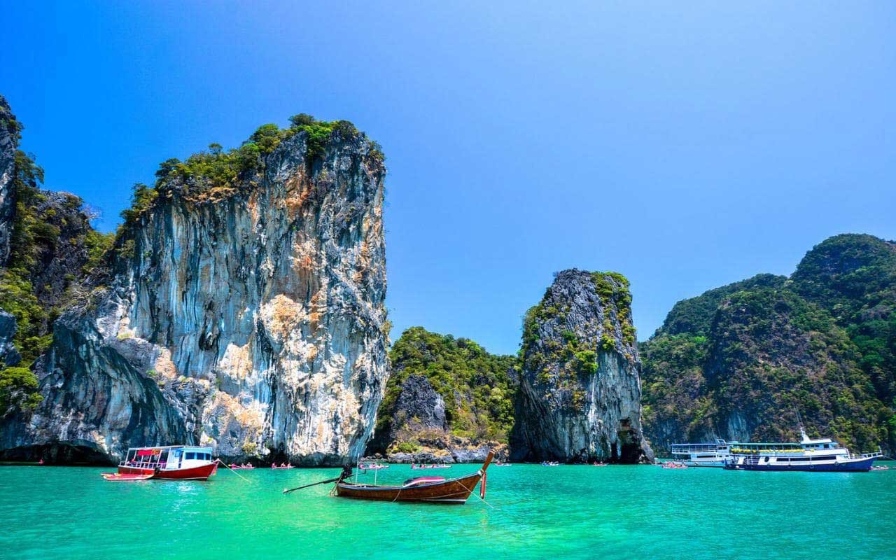 Comparison of Malaysia tour and Thailand tour for families