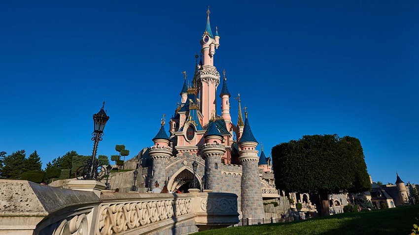 Disneyland Paris; Where magic becomes reality 2 Everything about Disneyland Paris