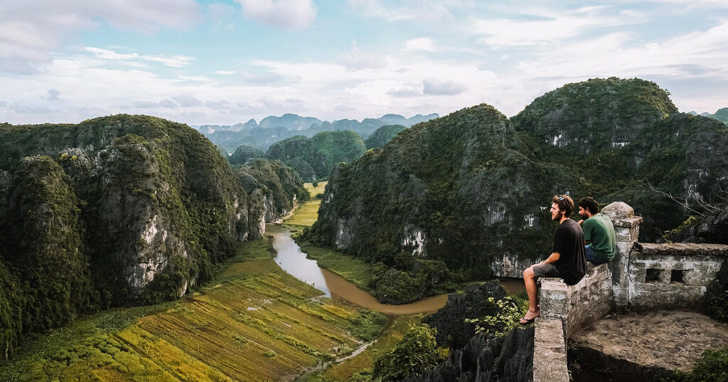 A picture of two tourists in Vietnam 