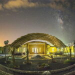 The grounds of Kapri Hotel Ghaleganj Kerman with night lighting, photo source: Instagram page @ Parsian.ghaleganj.hotels, photographer: unknown