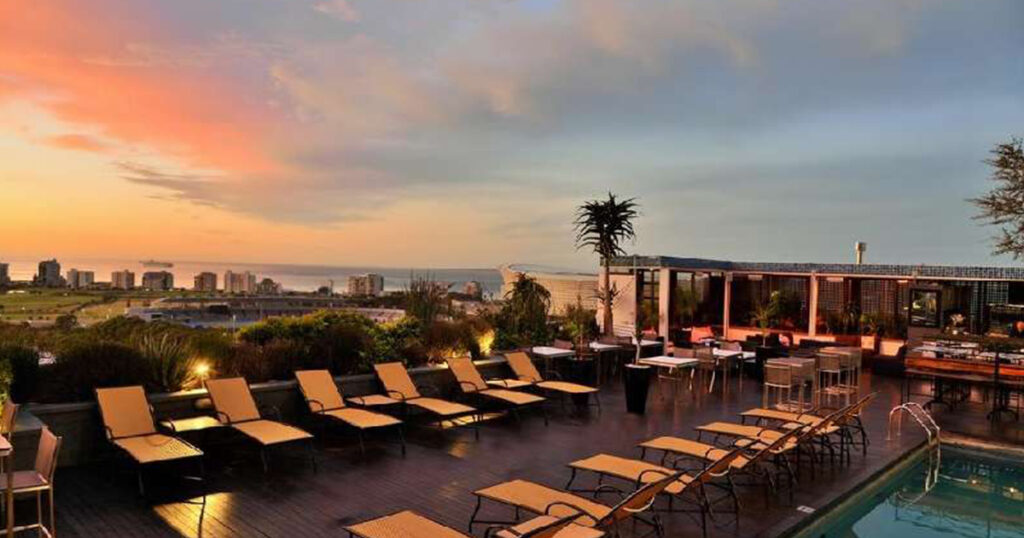 A picture of the outdoor pool of Cape Royal Hotel 