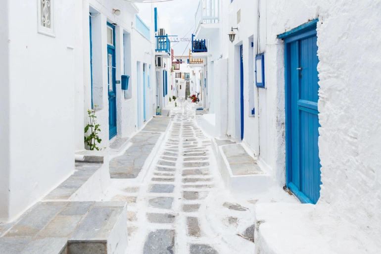 Greek island of Mykonos; Stay in the storm of magic and dream 6 The best way to access the island of Mykonos