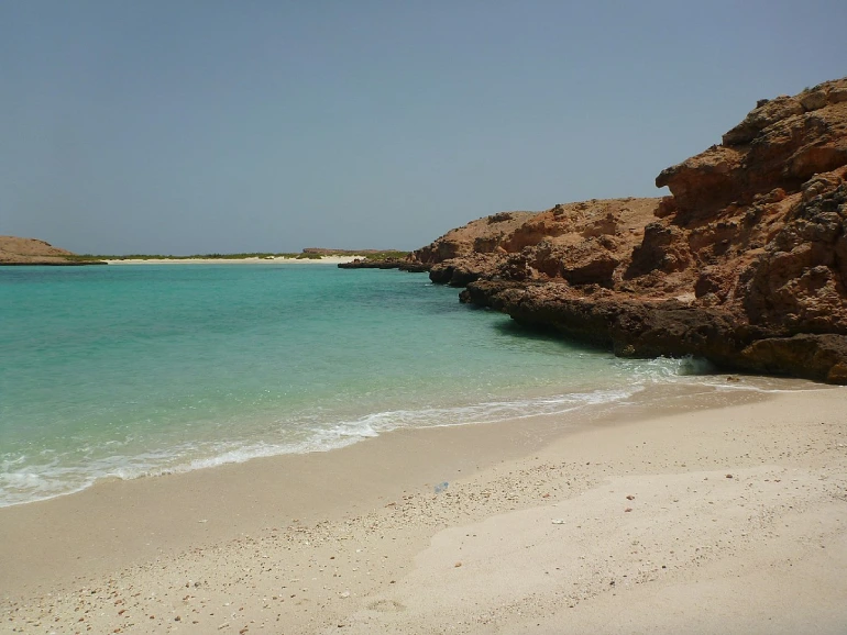 Must-see places in Muscat; Paradise Emerald Desert 17 Dimanyat Islands