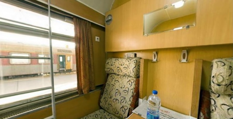 Tus Raja train compartme; Photo source: samtik.com. Photographer: Unknown