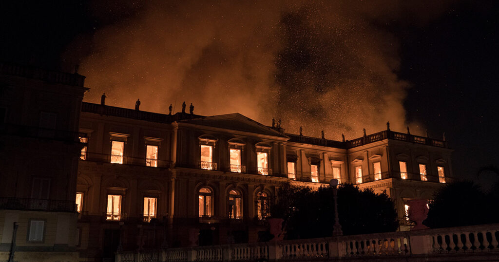 A picture of the fire at the National Museum of Brazil 