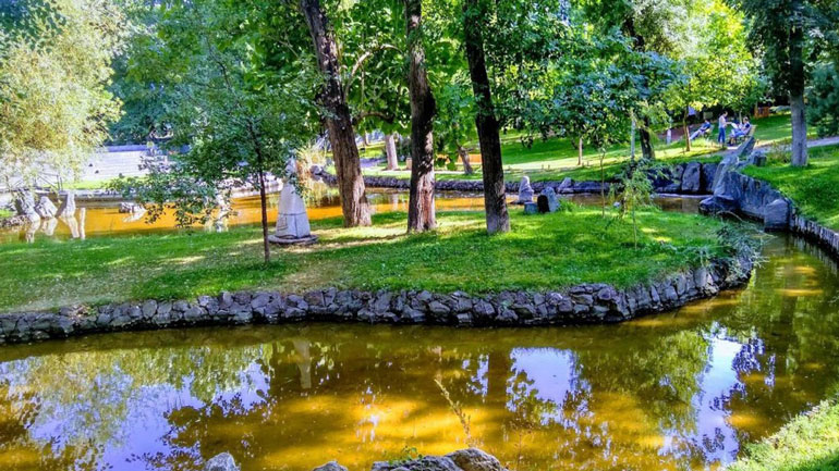 Republic Square, Yerevan; A dream destination for tourists 40 Lovers' Park