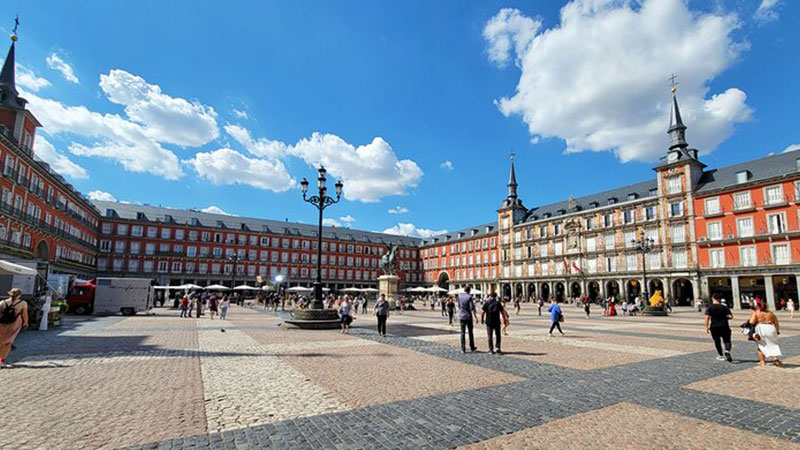 Travel guide to Spain