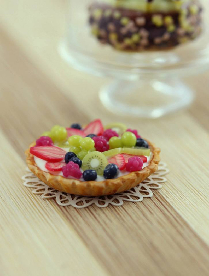 Miniature fruit tart made by Shai Aaron