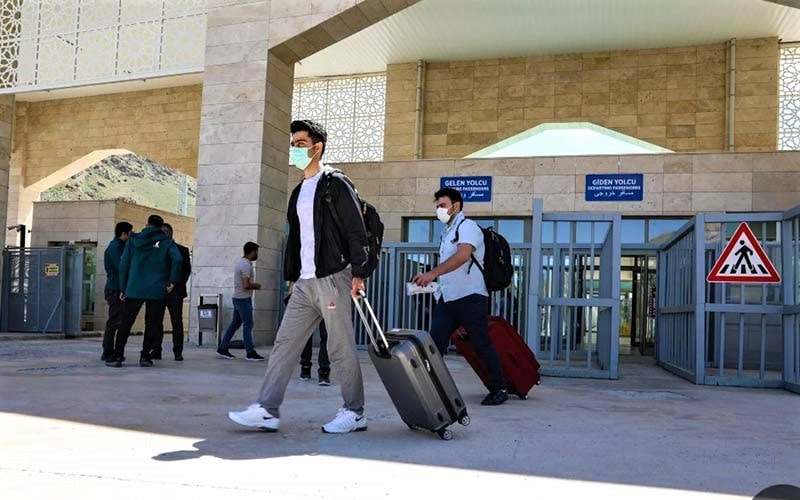 Tourists at the border of Razi; Photo source: Google Map, photographer: Ali Ranjbar