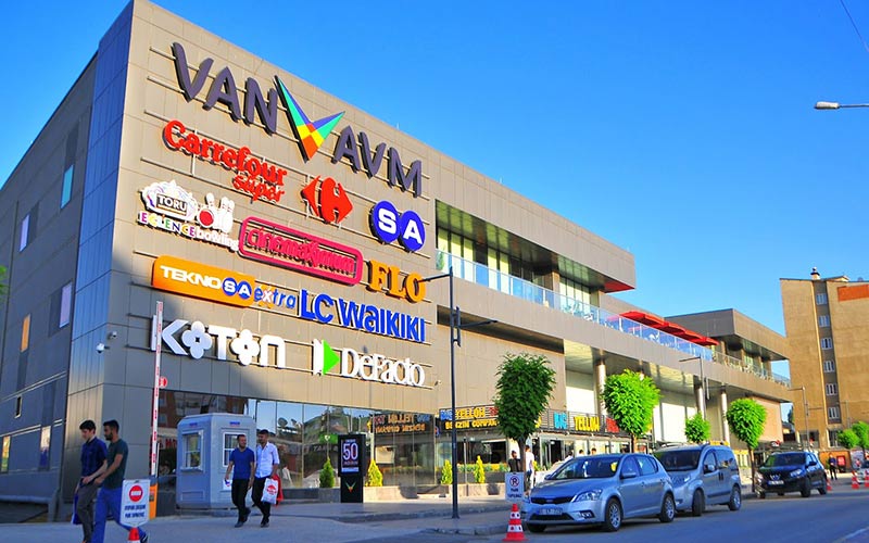 Erance of Van shopping ceer, photo source: Google Map, photographer: ismail kılıçaslan
