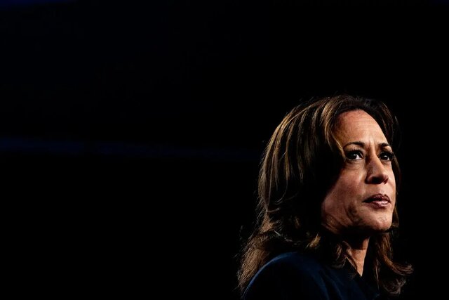 Harris's shrinking lead worries his campaign