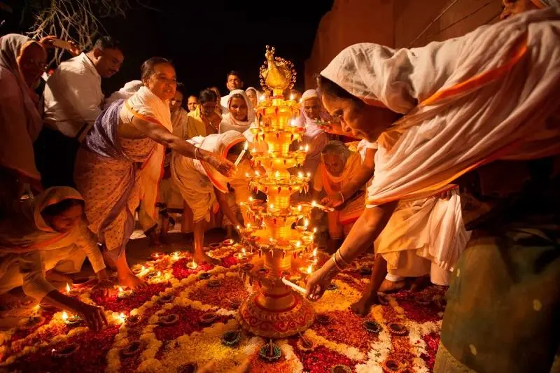 performing Diwali celebrations; Photo source: Edition.cnn.com website. Photographer: Xavier Galiana