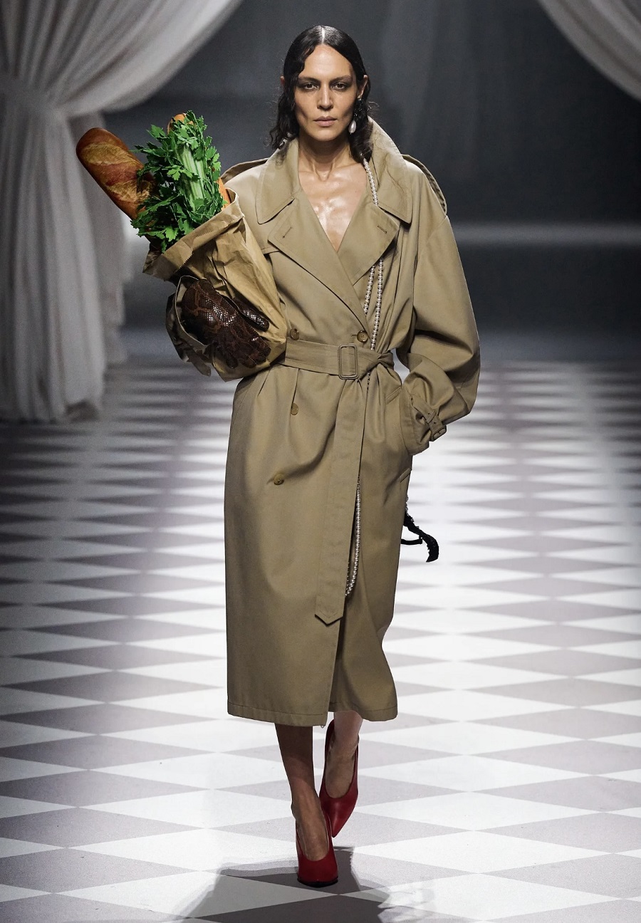 Ieresting accessories of the Moschino brand