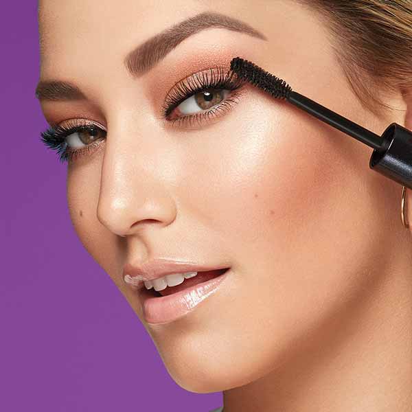 If you have big eyes, apply mascara only on the upper lashes.