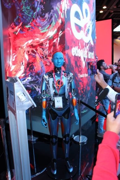 Dawn; GITEX 2024 exhibition paiing robot
