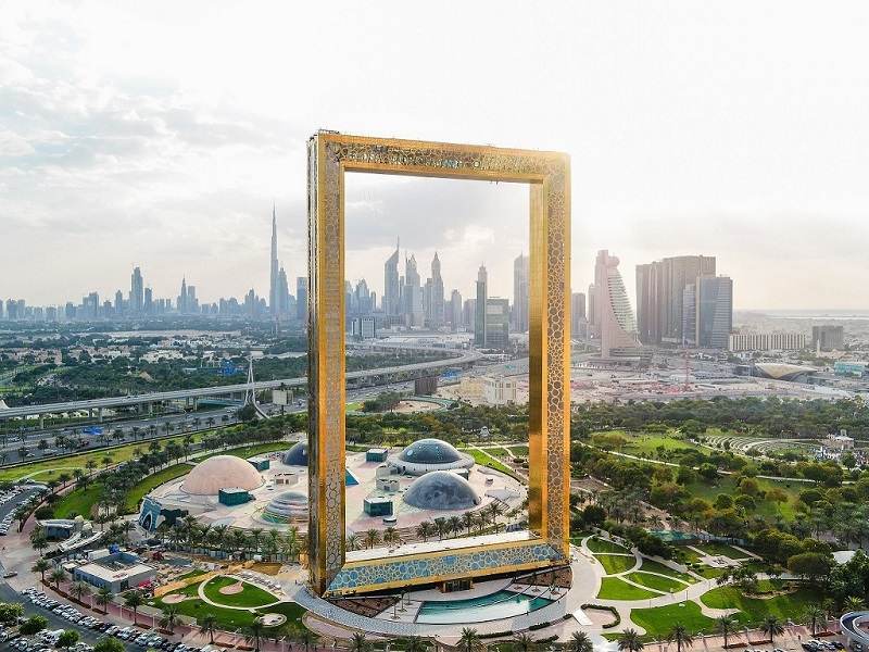 Dubai frame; Photo source: bastakitravels.com website. Photographer: Unknown