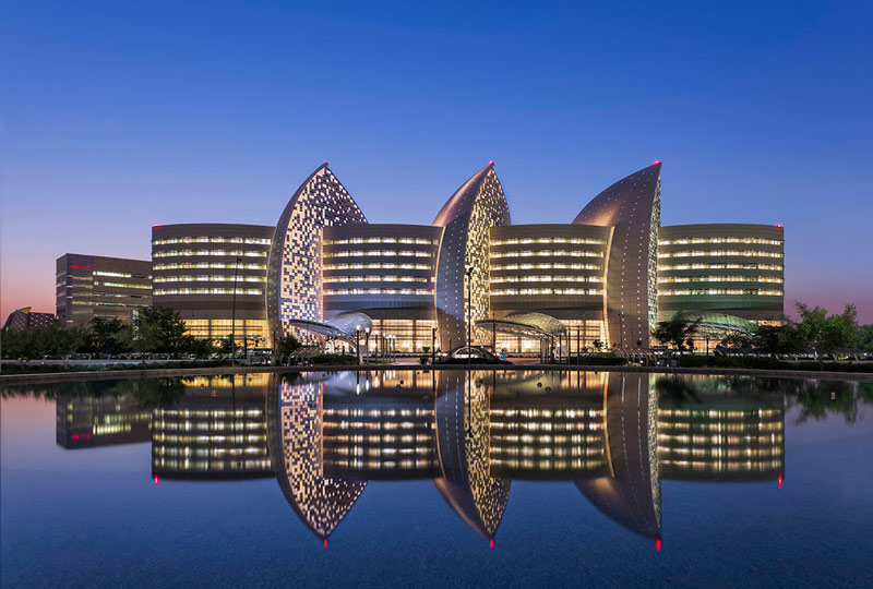Al Sadra Medical Ceer, Qatar at night; Photo Credit: Pelli Clarke & Partners, Photographer: Jeff Goldberg