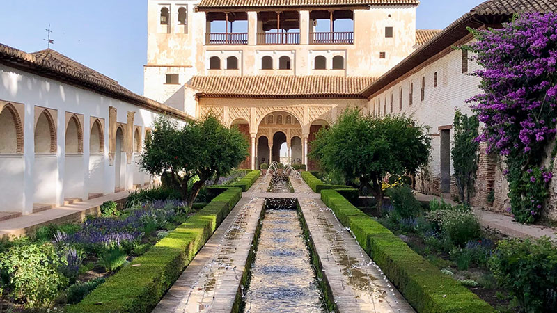 Iroducing the Alhambra Palace