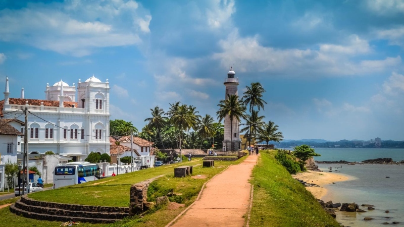 Galle beaches in Sri Lanka; Photo source: kayak.com. Photographer: Unknown