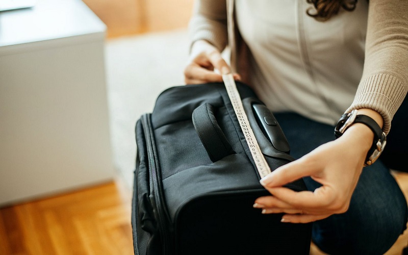 Measureme of cabin luggage size; Photo source: Travel + Leisure website. Photographer: Unknown