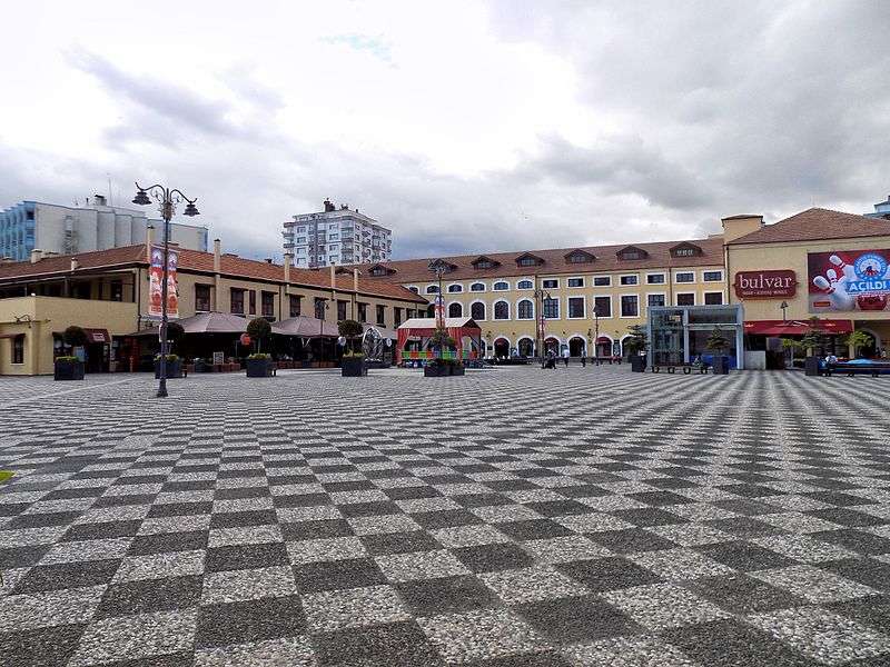     Samson Boulevard shopping ceer stores. Source: Wikimedia. Photographer: Cobija