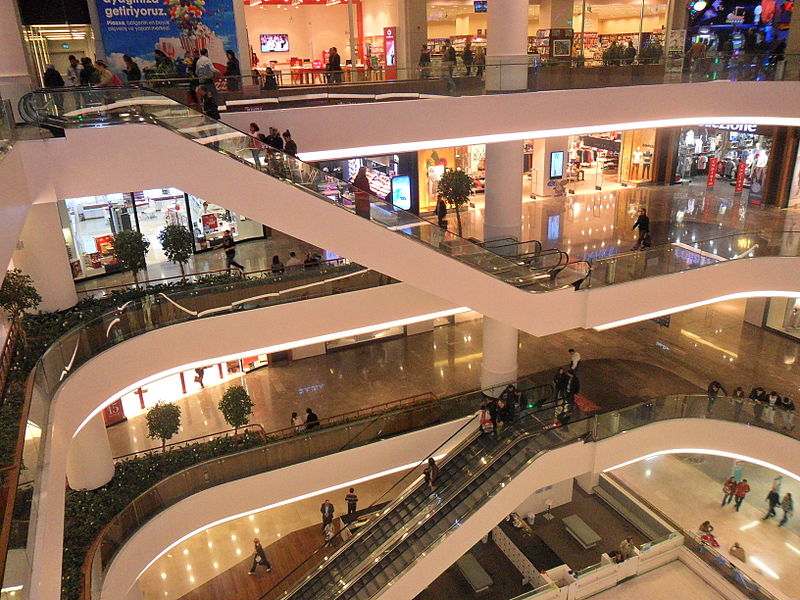   Piazza Samson shopping ceer. Source: Wikimedia. Photographer: Cobija 