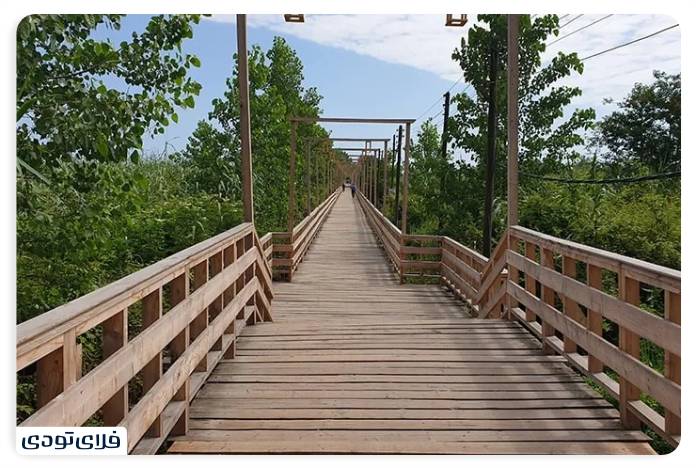 Where is Astana Ashrafieh and what are its attractions? Wooden bridge and Kiashahr lagoon