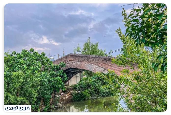Where is Astana Ashrafieh and what are its attractions? Tajen Goke historical bridge