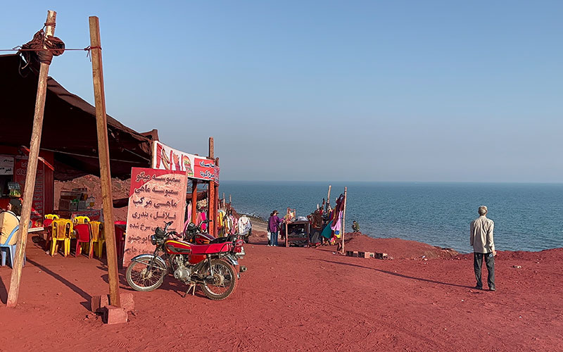 Tourists on the red beach of Hormuz, photo source: Google Map, photographer: Hamed Zia