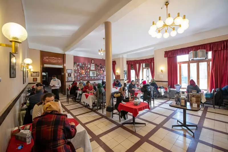 Layout and ierior of Naderi Cafe