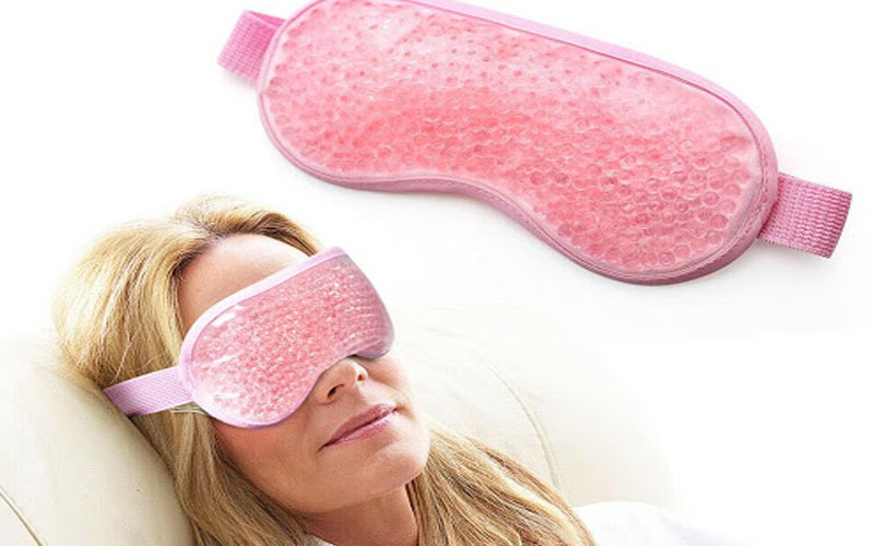 Sleeping mask to relieve migraine pain