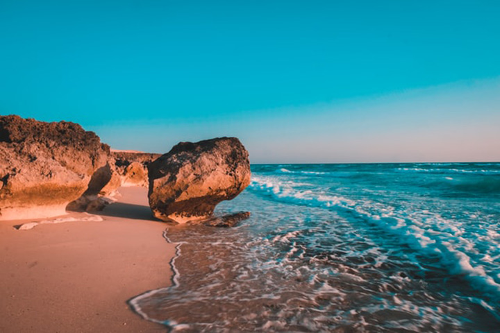 The beautiful and relaxing beach of Kish