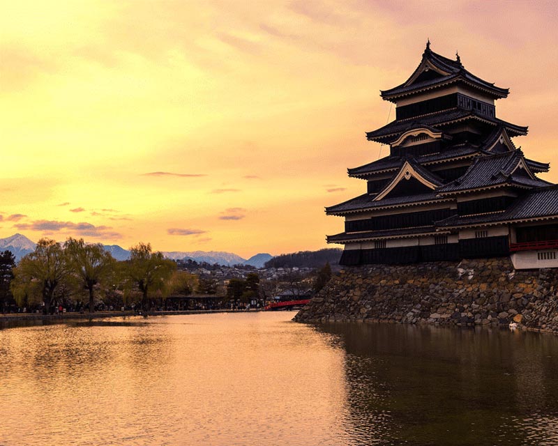 Reportage of a magical trip to the heart of Japan; Introduction of sightseeing places and festivals in Japan