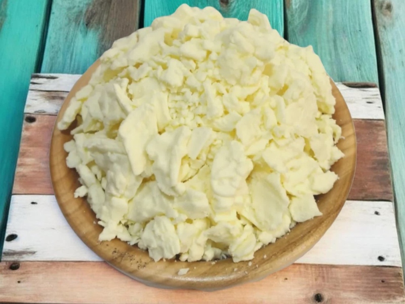 Tulum cheese on a wooden plate; Photo source: rizeyayladan.com. Photographer: Unknown