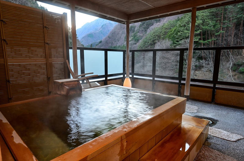 Bath and hot spring of Nishiyama Onsen Kyonkan Hotel, Japan; Photo Source: Tripadvisor, Photographer: Unknown