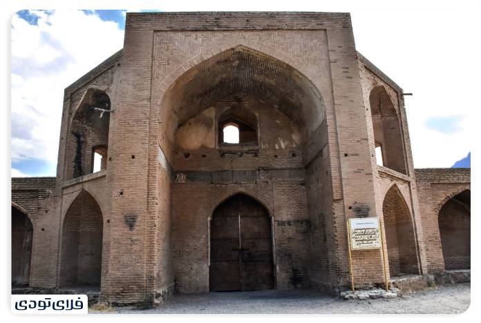 Mirabol al-Maali Caravanserai is one of the famous places in Natanz