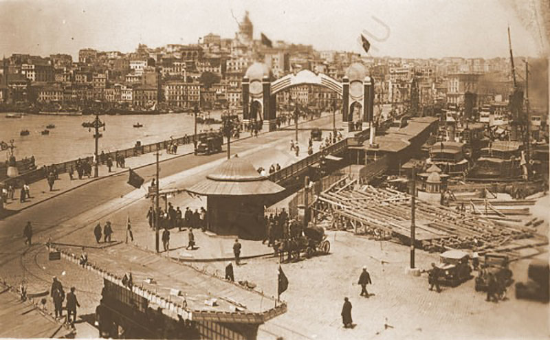 old photo of the city of Constainople; Photo source: TÜRK-TARİH-KURUMU; Name of the photographer: unknown