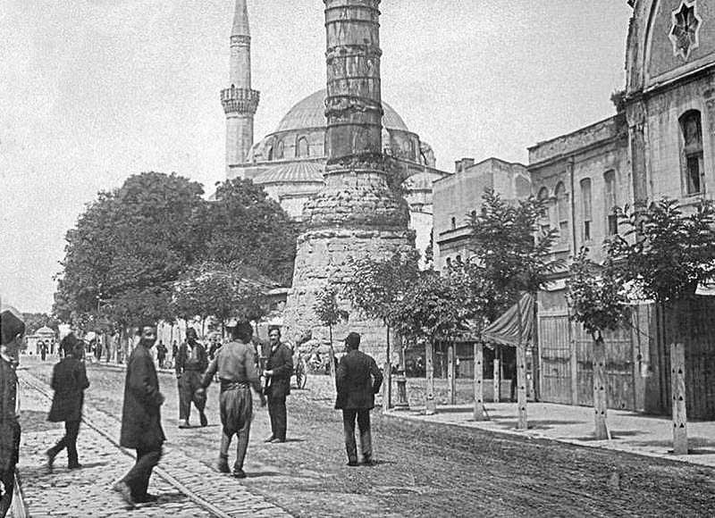 Black and white photo of Istanbul; photo source: aksam; Name of the photographer: unknown
