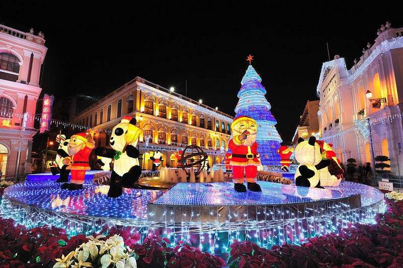 Christmas decorations in China; Photo source Expats Holidays website. Unknown photographer