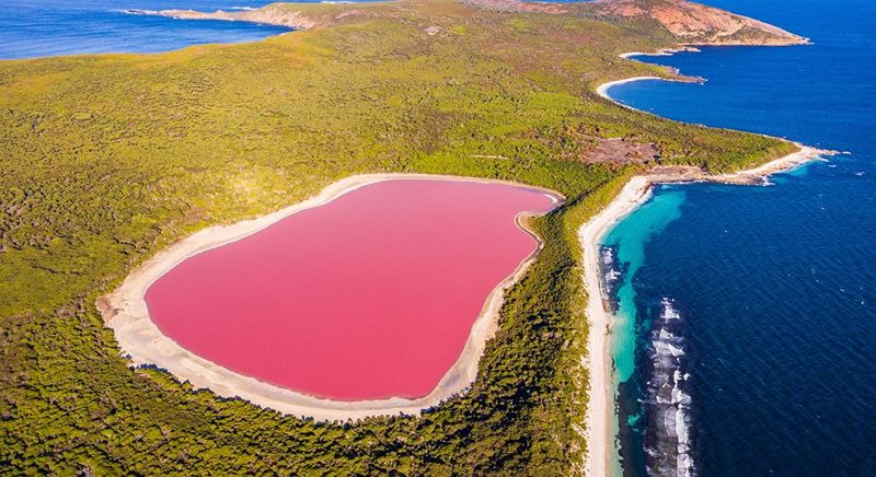 Lake Hillier in Australia, source: space, photographer: Lindsay Imagery