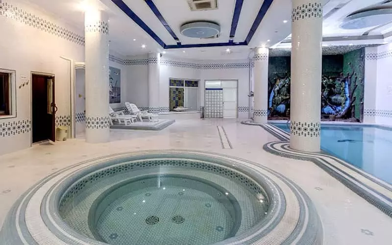 Shaygan Kish hotel pool and jacuzzi
