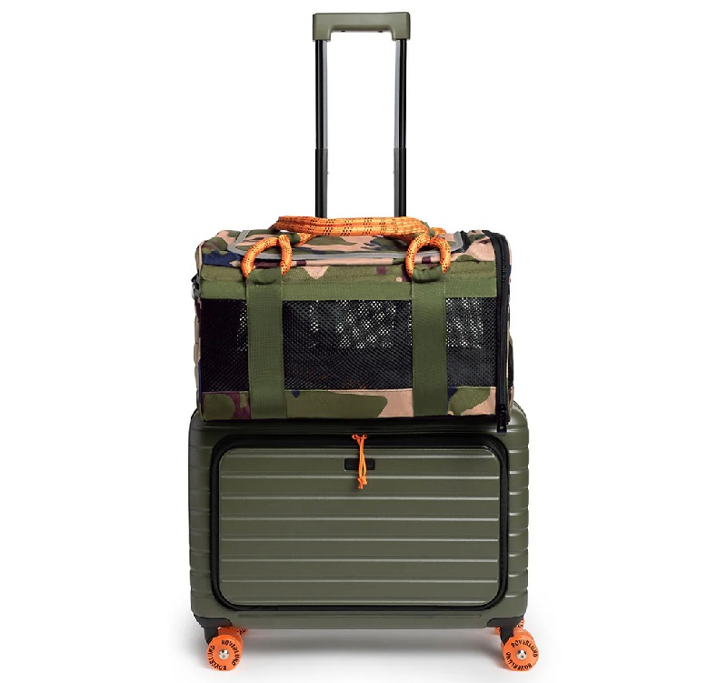 Suitcase with pet storage compartme; Photo source Roverlund.com. Unknown photographer