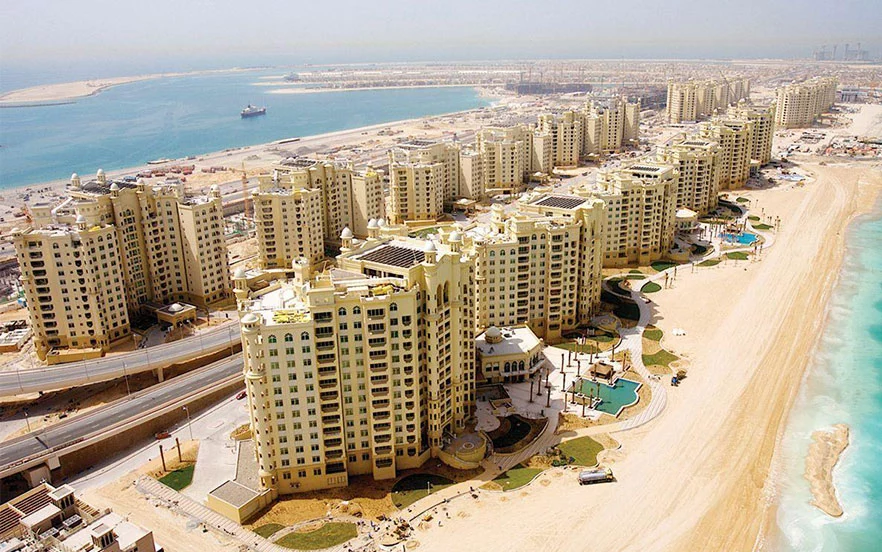Leisure facilities and hotels on Palm Jumeirah Beach