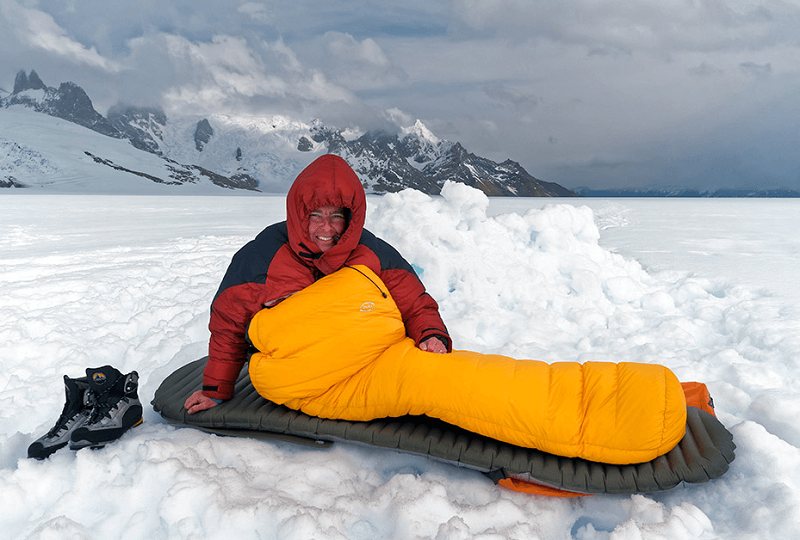 sleeping with a sleeping bag in wier; Photo source: website giamgiatructuyen.com. Photographer: Unknown