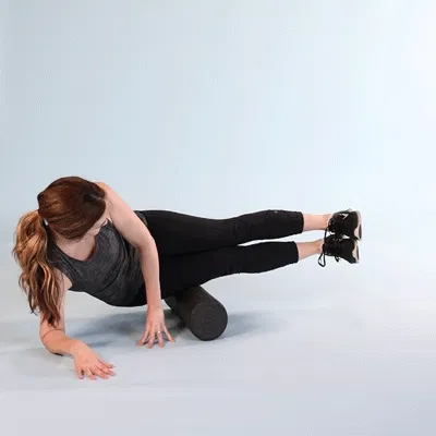 Exercise with a foam roller for the outer thigh muscle